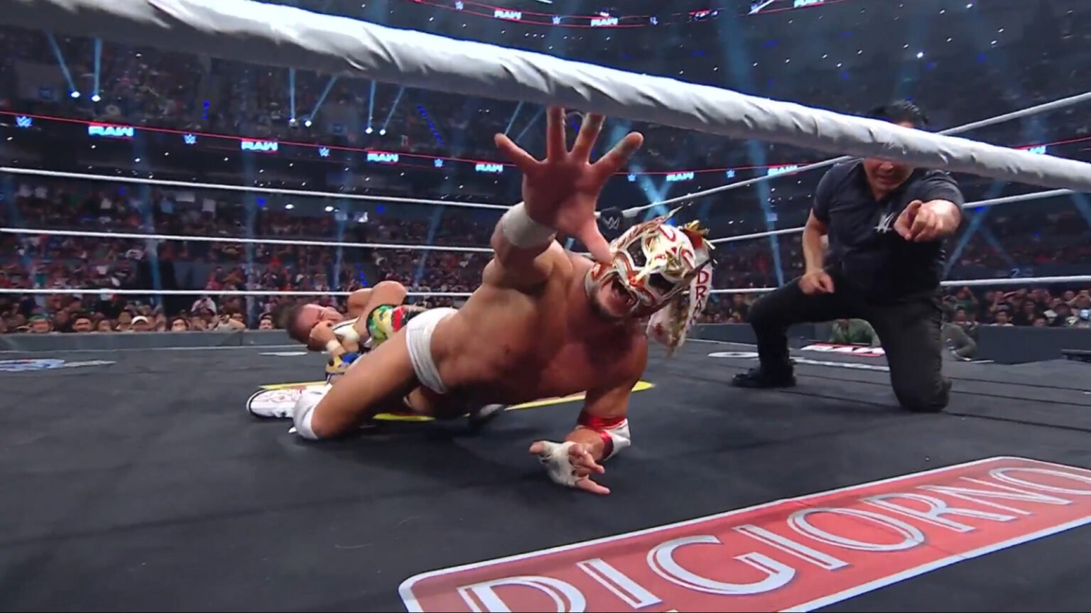Chad Gable Defeats Dragon Lee, Retains WWE Men’s Intercontinental Title On Raw