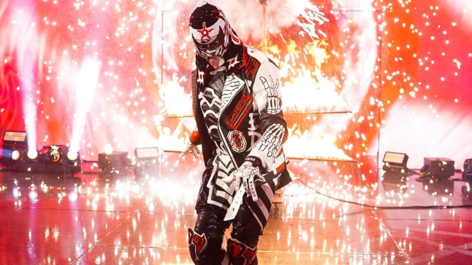 Penta Qualifies For Men’s MITB Ladder Match After Replacing Solo Sikoa On WWE Raw