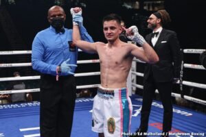 Ricardo Sandoval Risks Two Titles Against Sergio Mendoza