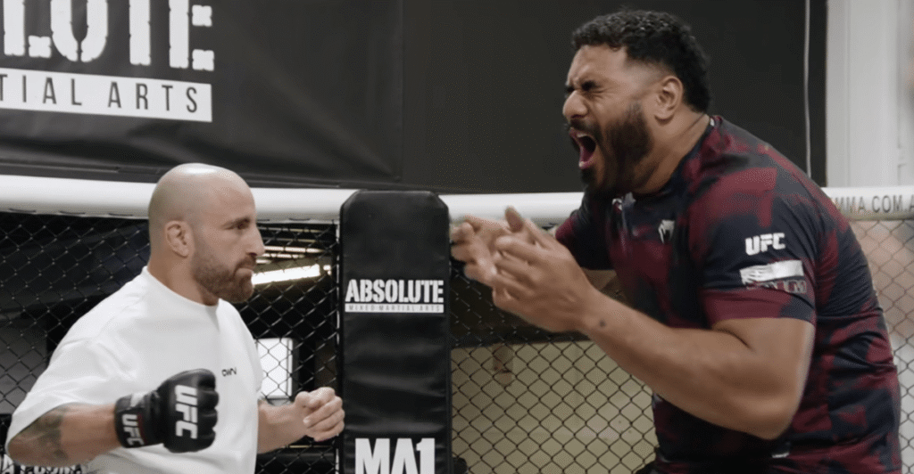 Video: UFC star Alexander Volkanovski punishes gigantic NFL player