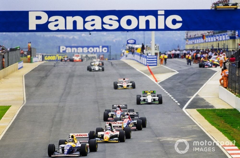 Hill leads Zanardi during the 1993 South African GP