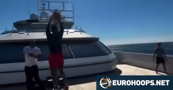 Τα… συνταξιοδοτημένα παιδία παίζει: Κρις Πολ & Ουέστμπρουκ κάνουν “άλεϊ-ουπ” σε γιοτ (Video)
