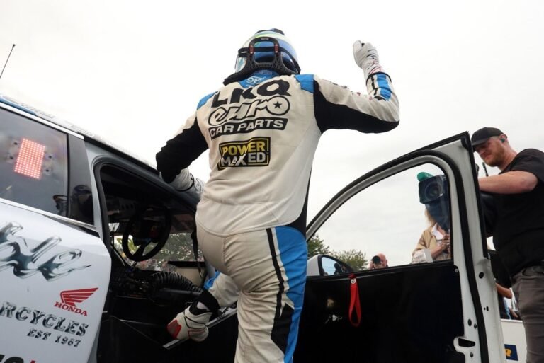 Doble takes qualifying race victory as series leaders struggle