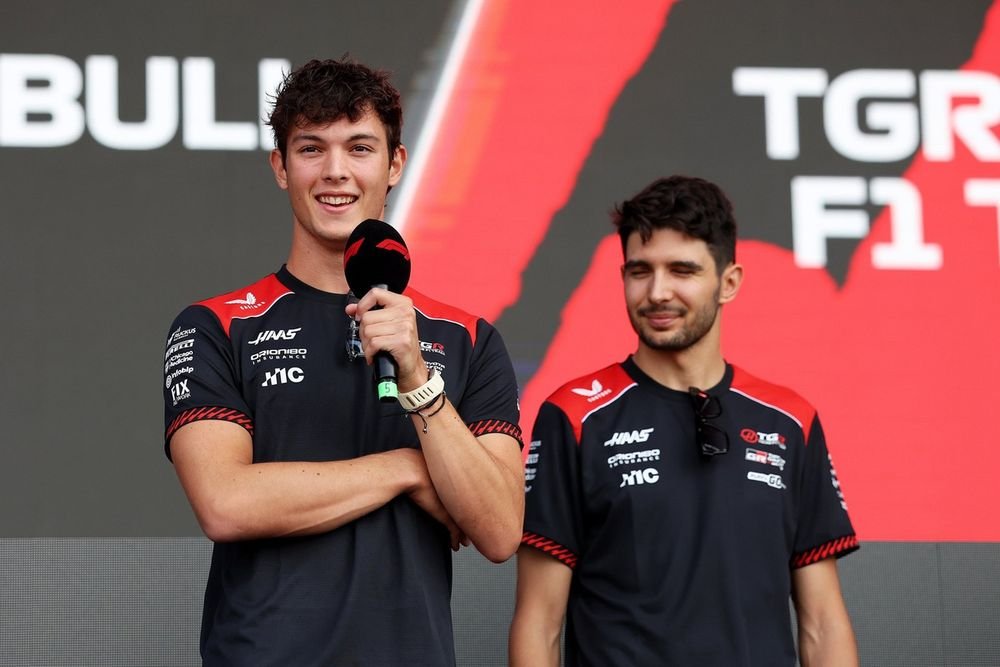 Esteban Ocon, Haas F1 Team, Oliver Bearman, Haas F1 Team