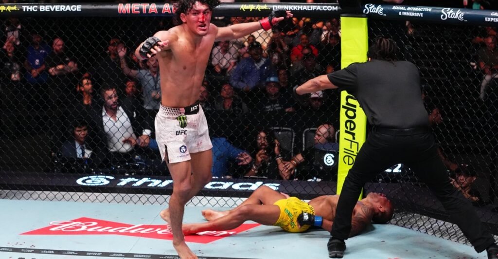 UFC Vegas 121 video: Raul Rosas Jr. wins main event after Raoni Barcelos goes unconscious in scary fifth-round moment