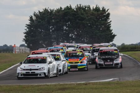 Packer and Parkin win mammoth Snetterton Roadsports races